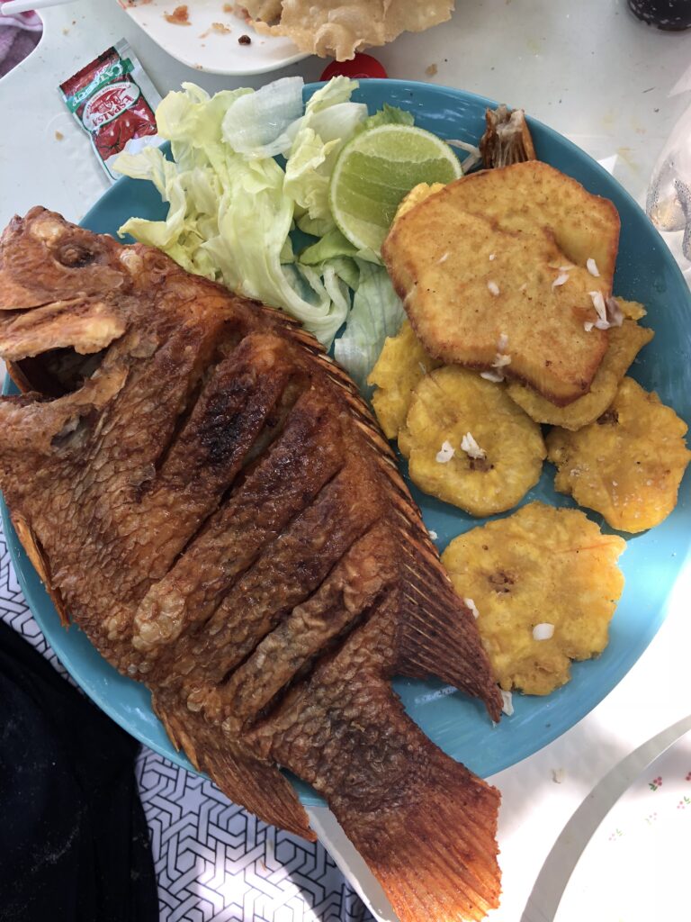 Dominican entree recipes: fried fish and tostones