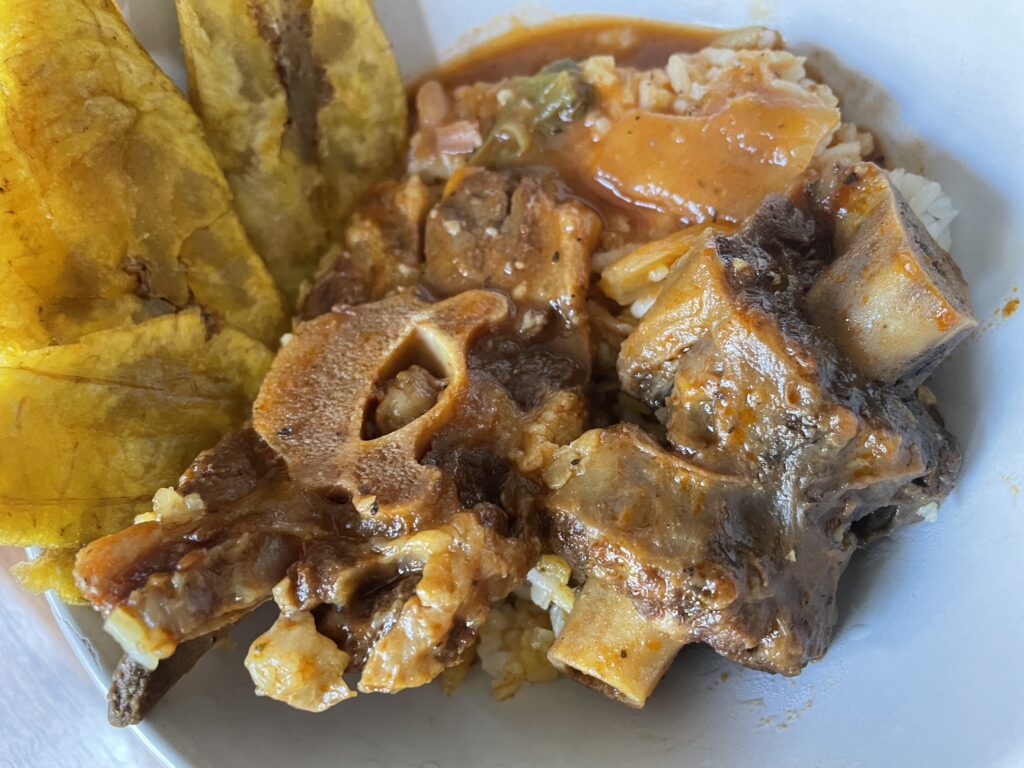 Dominican entree recipes: rabo encendido-beef