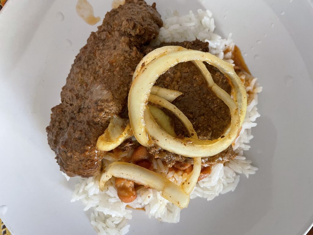 Bistec encebollado